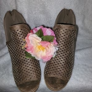 QUPID Peep- Toe bootie/sandal